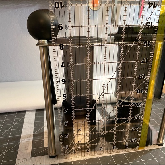 AeroPress Coffee Maker With Stand - Picture 4 of 16